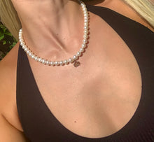 Load image into Gallery viewer, Lotus Pearl Necklace
